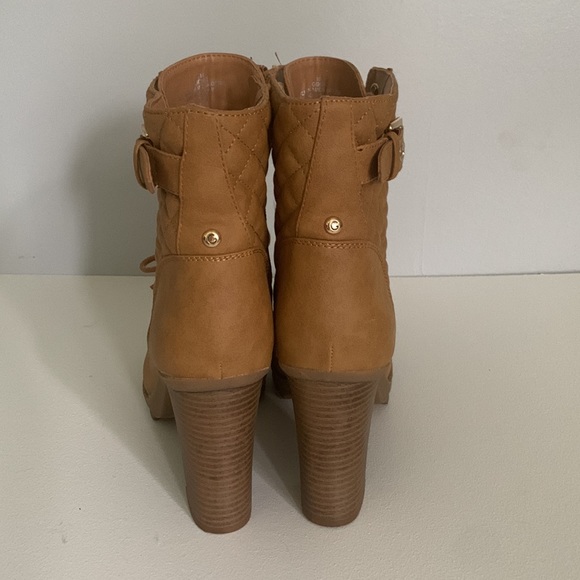 EUC GBG G by Guess Camel Quilted Leather Platform Booties Lace Up Boots - Picture 9 of 11